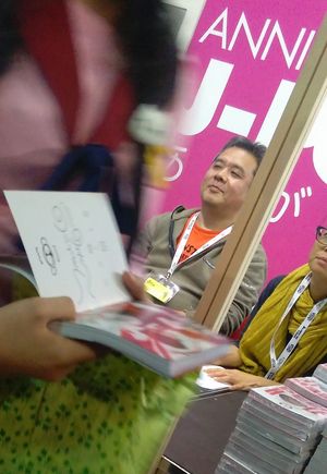 Signing session 2.jpg Signing session 2.jpg